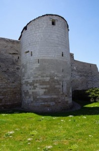 Les remparts et la tour dite des Anglais